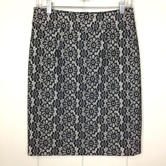 Banana Republic Navy Lace Overlay Pencil Skirt - 2 - Picture 1 of 8